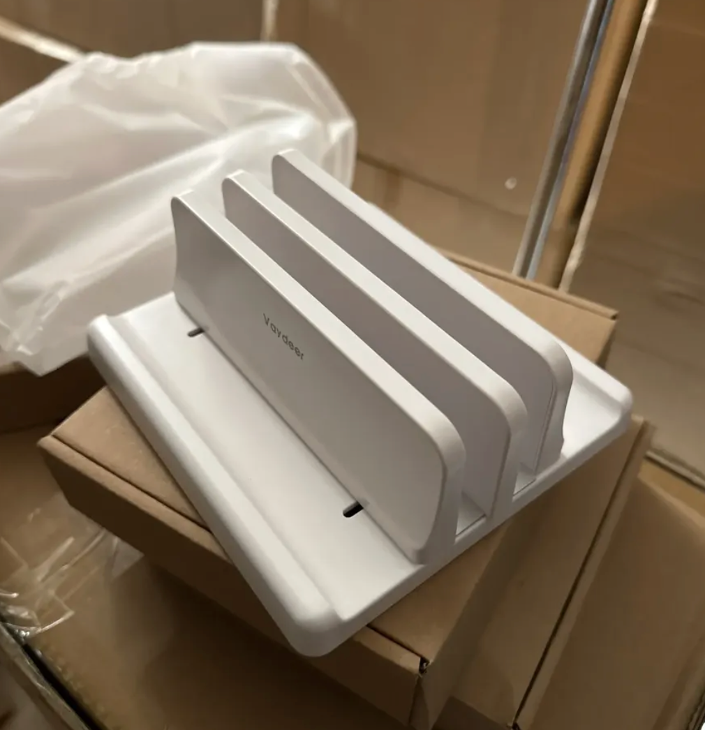 DeskMate – Soporte 3 en 1 para Laptop, Tablet y Teléfono