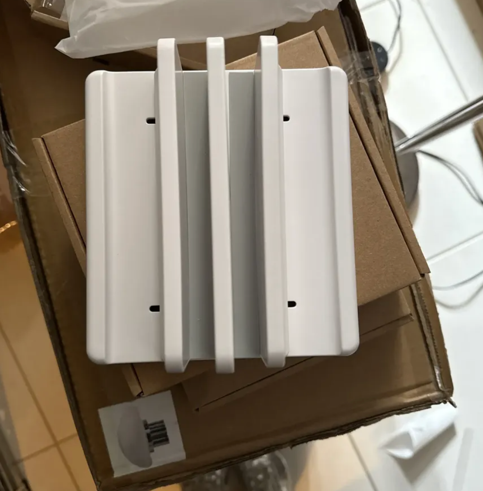 DeskMate – Soporte 3 en 1 para Laptop, Tablet y Teléfono